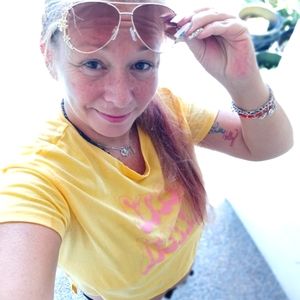 Meet your Posher, Crystal